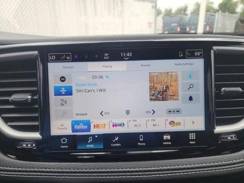 2026 Chrysler Pacifica Select