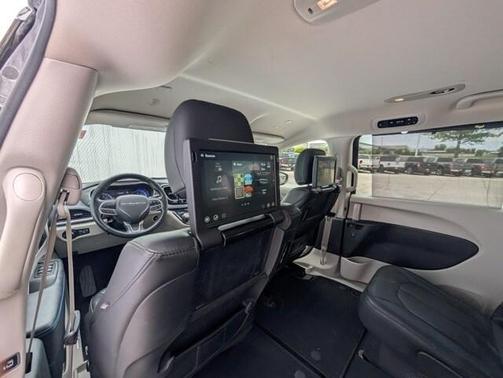 2021 Chrysler Pacifica Touring-L