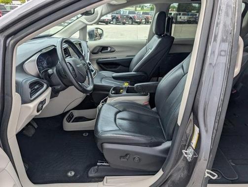 2021 Chrysler Pacifica Touring-L