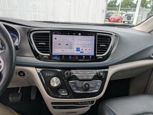 2021 Chrysler Pacifica Touring-L