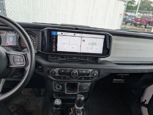 Bright White Clearcoat 2024 Jeep Gladiator Sport