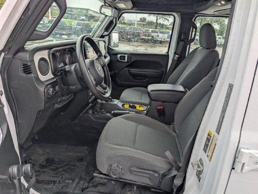 Bright White Clearcoat 2024 Jeep Gladiator Sport