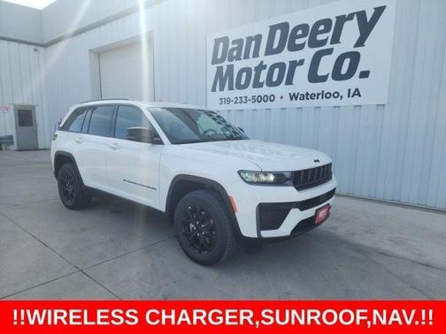 Bright White Clearcoat 2026 Jeep Grand Cherokee Laredo