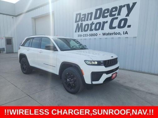 Bright White Clearcoat 2026 Jeep Grand Cherokee Laredo