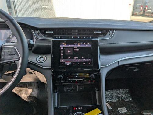 Silver Zynith 2025 Jeep Grand Cherokee Laredo