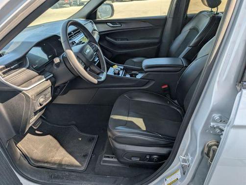 Silver Zynith 2025 Jeep Grand Cherokee Laredo