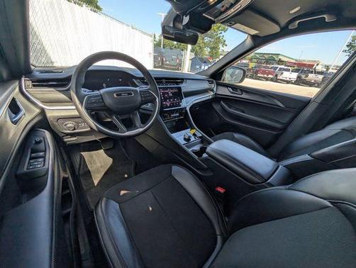Silver Zynith 2025 Jeep Grand Cherokee Laredo