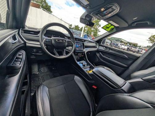 Silver Zynith 2025 Jeep Grand Cherokee Laredo