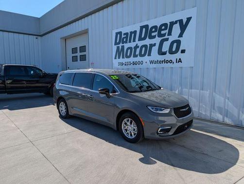 Ceramic Gray Clearcoat 2025 Chrysler Pacifica Select