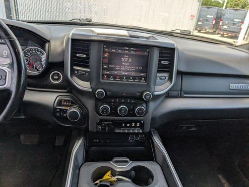 Bright White Clearcoat 2019 RAM 1500 Big Horn