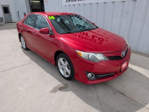 Barcelona Red Metallic 2014 Toyota Camry SE