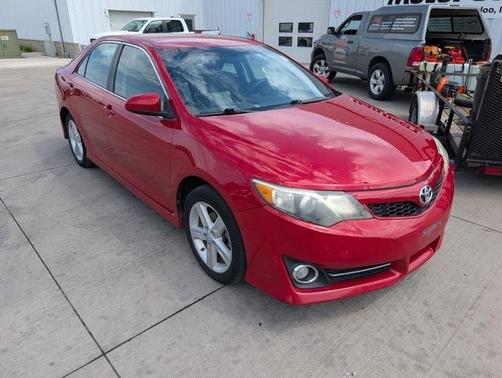 Barcelona Red Metallic 2014 Toyota Camry SE