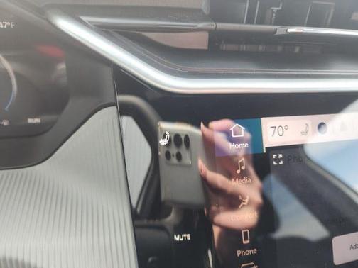 Bright White Clearcoat 2026 Jeep Cherokee LAREDO/LIMITED