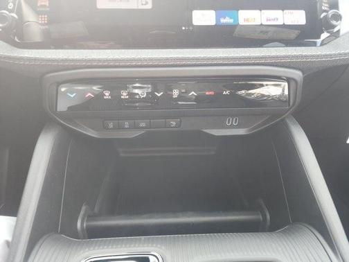 Bright White Clearcoat 2026 Jeep Cherokee LAREDO/LIMITED