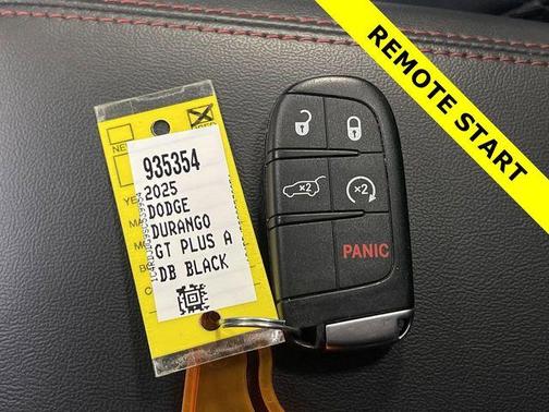 DB Black Crystal Clearcoat 2025 Dodge Durango GT