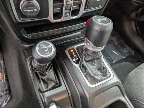 Black Clearcoat 2025 Jeep Wrangler Sahara