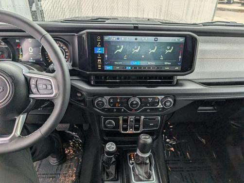 Black Clearcoat 2025 Jeep Wrangler Sahara