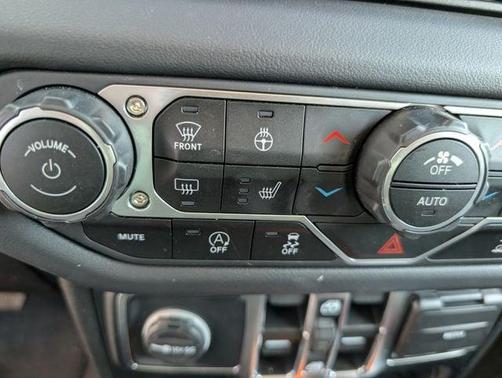 Black Clearcoat 2025 Jeep Wrangler Sahara