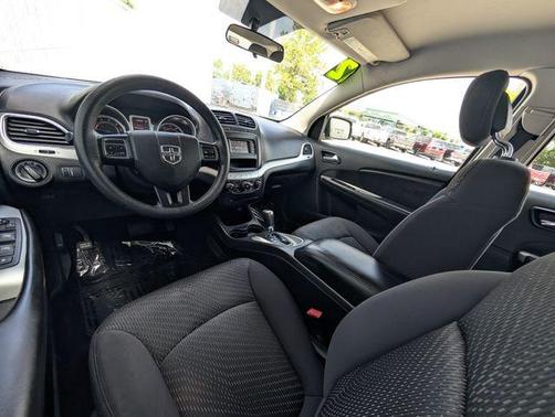 Brilliant Black Crystal Pearlcoat 2012 Dodge Journey SE/AVP