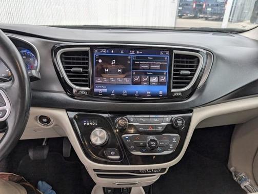 2021 Chrysler Pacifica Touring-L