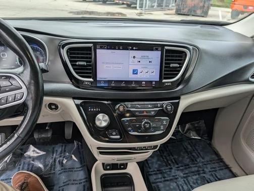 2021 Chrysler Pacifica Touring-L
