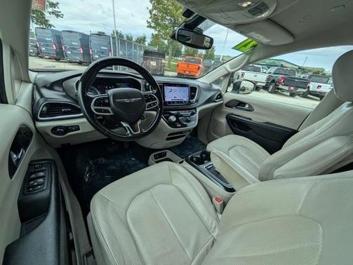 2021 Chrysler Pacifica Touring-L