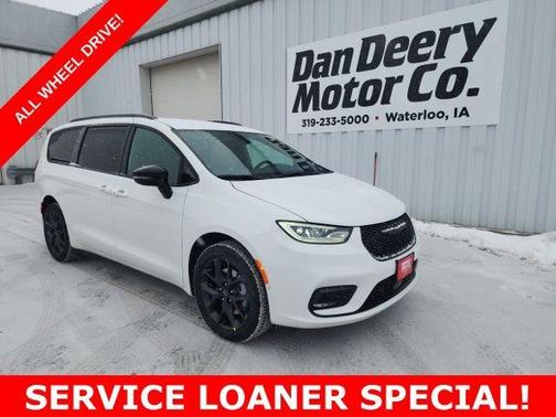 Bright White Clearcoat 2026 Chrysler Pacifica Select