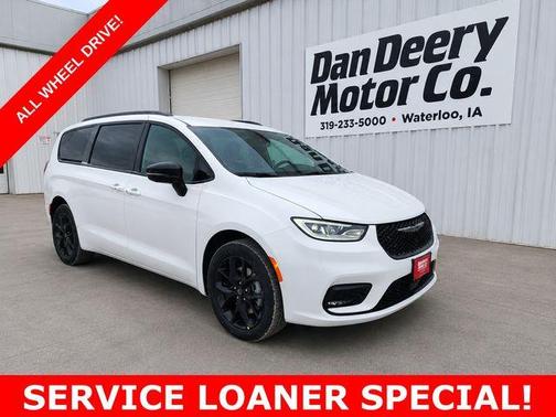 Bright White Clearcoat 2026 Chrysler Pacifica Select