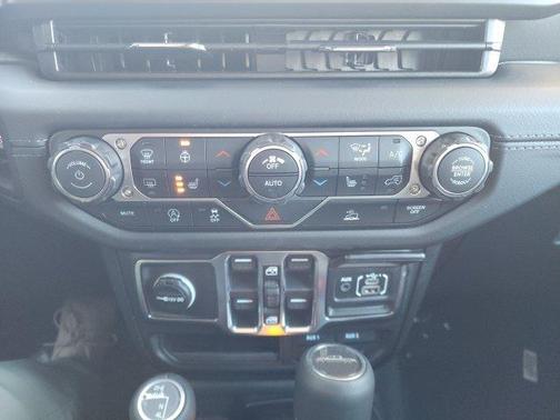 Black Clearcoat 2026 Jeep Gladiator Sport