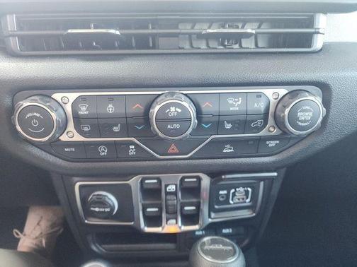 Granite Crystal Clearcoat Metallic 2026 Jeep Gladiator Sport