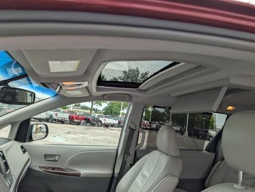 2011 Toyota Sienna XLE