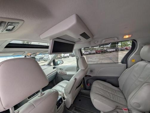 2011 Toyota Sienna XLE