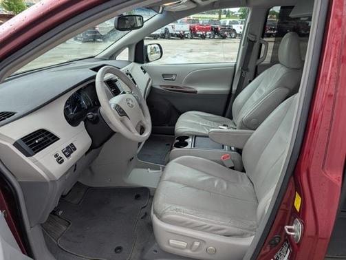 2011 Toyota Sienna XLE