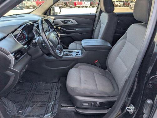 Mosaic Black Metallic 2023 Chevrolet Traverse LT Cloth