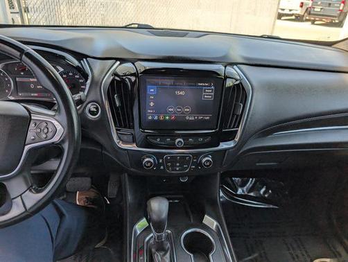 Mosaic Black Metallic 2023 Chevrolet Traverse LT Cloth