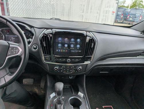 Mosaic Black Metallic 2023 Chevrolet Traverse LT Cloth