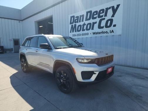 2025 Jeep Grand Cherokee Laredo