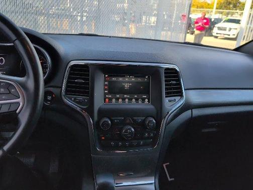 Crystal Metallic 2021 Jeep Grand Cherokee Laredo E