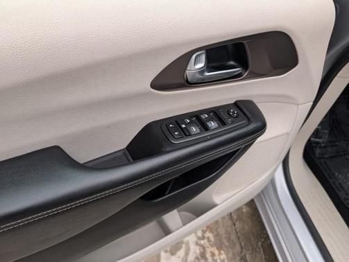 2020 Chrysler Voyager LXI