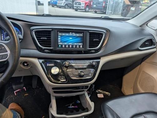 2020 Chrysler Voyager LXI