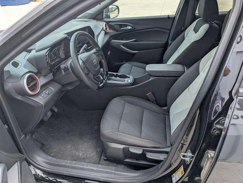 Mosaic Black Metallic 2024 Chevrolet Trax 1RS
