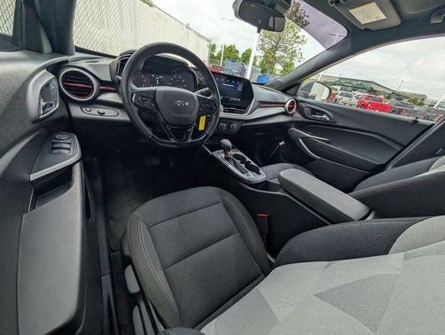 Mosaic Black Metallic 2024 Chevrolet Trax 1RS
