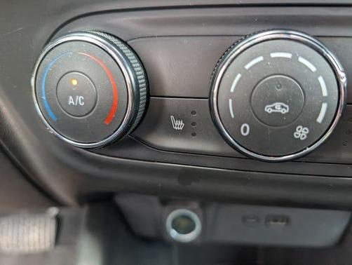 Mosaic Black Metallic 2024 Chevrolet Trax 1RS