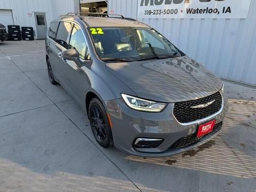 2022 Chrysler Pacifica Touring-L