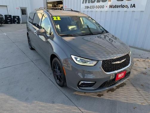 2022 Chrysler Pacifica Touring-L