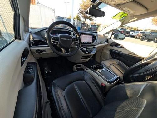 2022 Chrysler Pacifica Touring-L