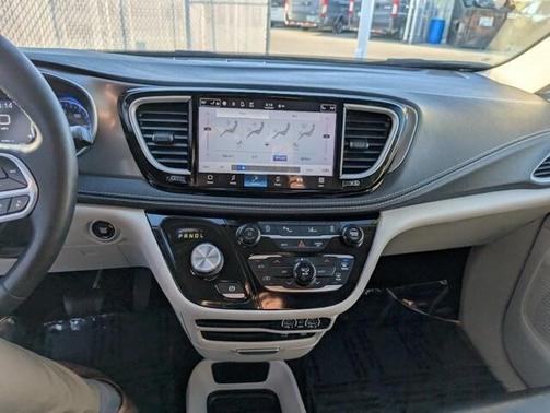2022 Chrysler Pacifica Touring-L
