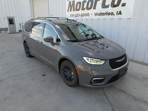 2022 Chrysler Pacifica Touring-L