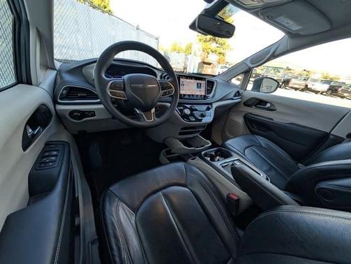 2022 Chrysler Pacifica Touring-L