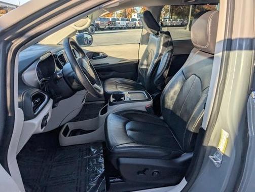 2022 Chrysler Pacifica Touring-L